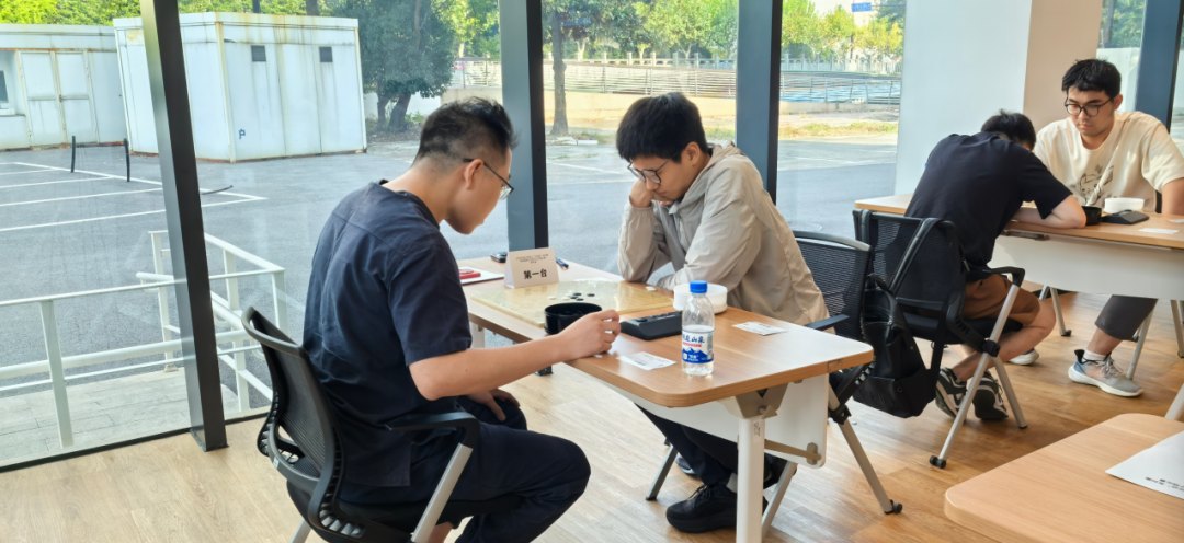 选手在比赛中对局